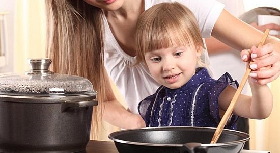 Как научить малыша самостоятельно есть